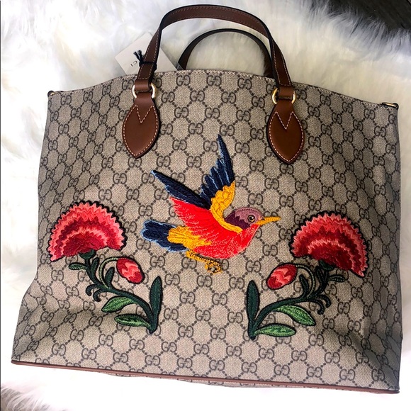 Gucci Handbags - 🆕💯Auth Gucci Purse GG Supreme W/ Embroidery